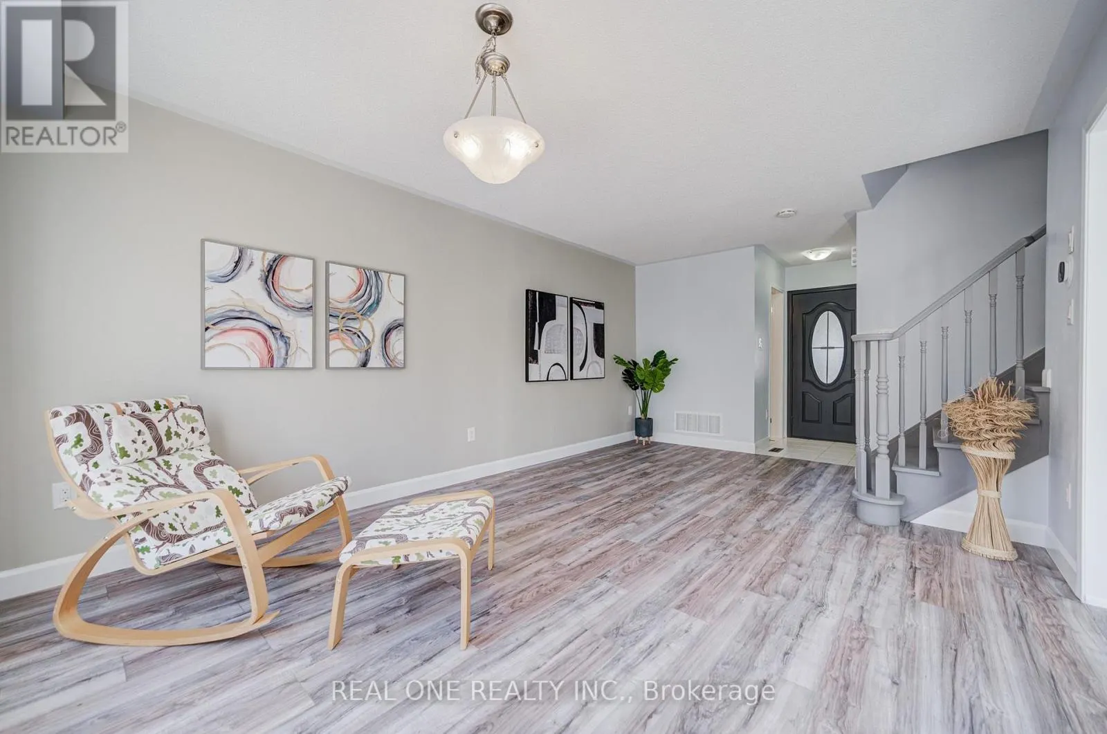 266 WOODLEY CRESCENT