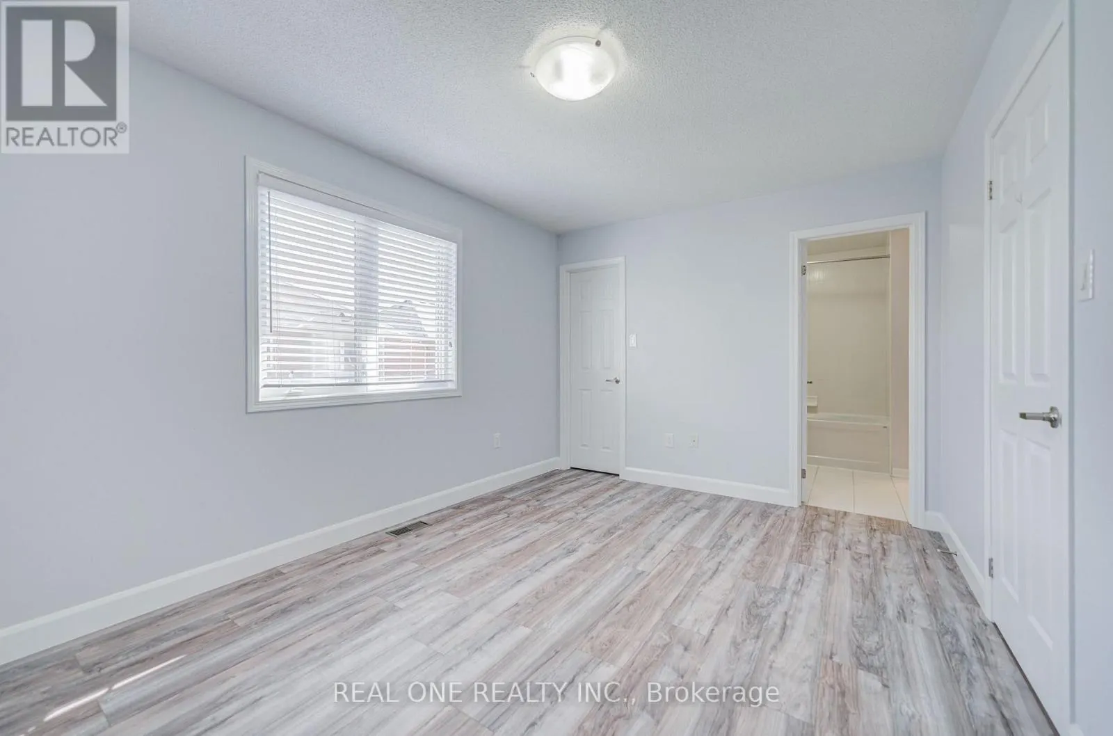 266 WOODLEY CRESCENT