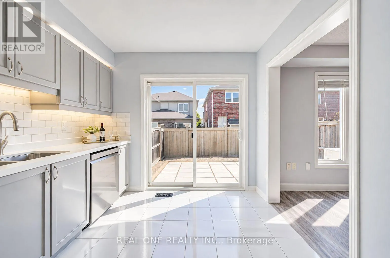 266 WOODLEY CRESCENT