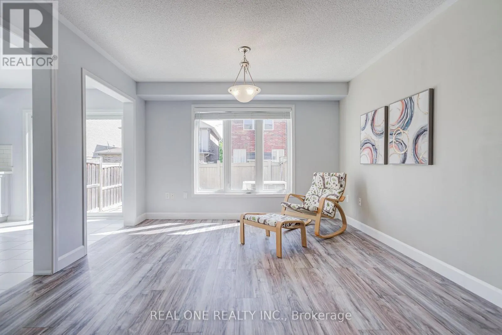 266 WOODLEY CRESCENT