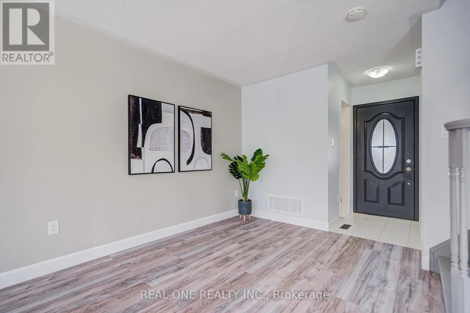 266 WOODLEY CRESCENT