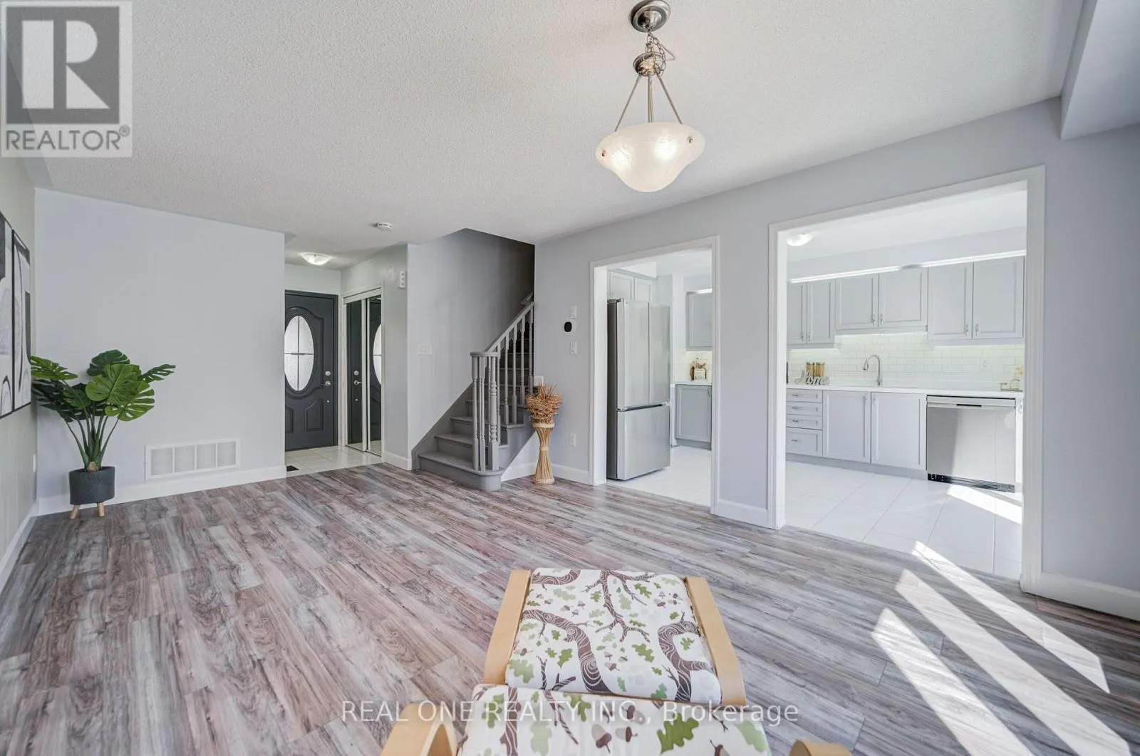 266 WOODLEY CRESCENT