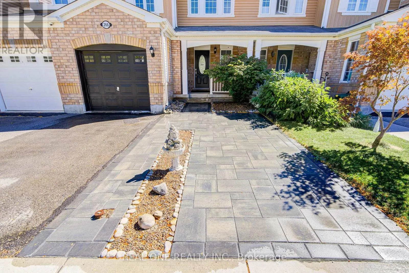 266 WOODLEY CRESCENT
