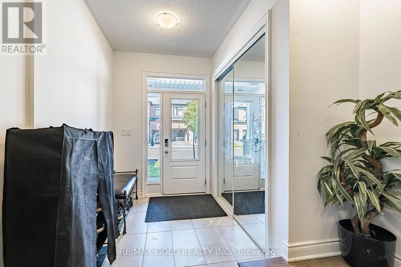 13 KEPPEL CIRCLE