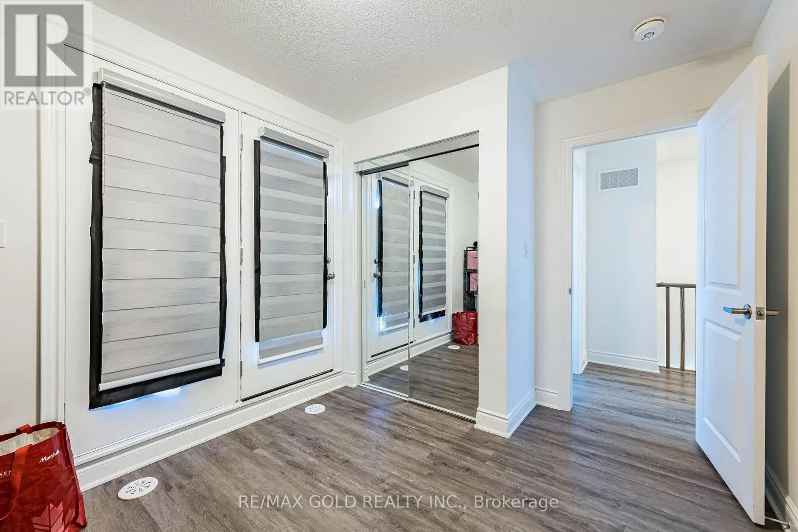 13 KEPPEL CIRCLE