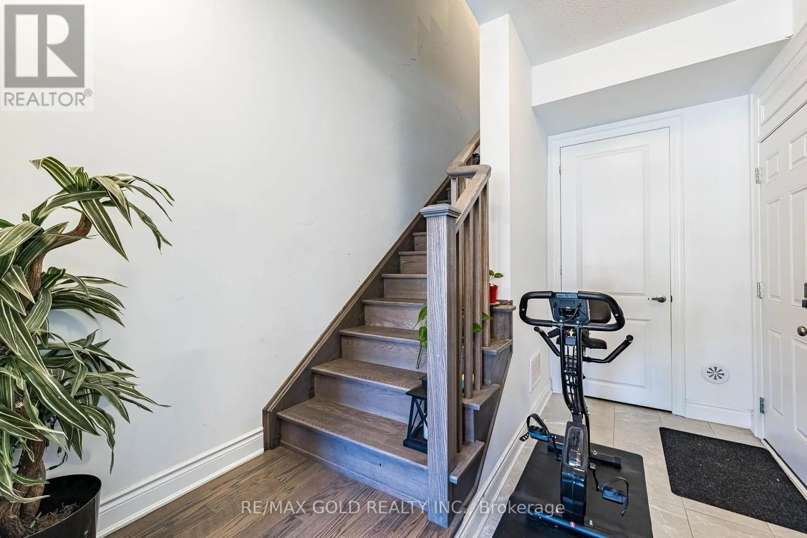 13 KEPPEL CIRCLE