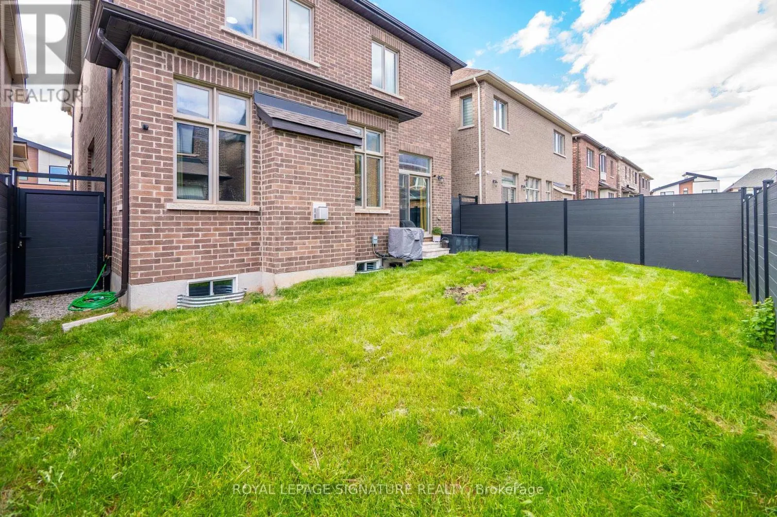 1493 FORD STRATHY CRESCENT