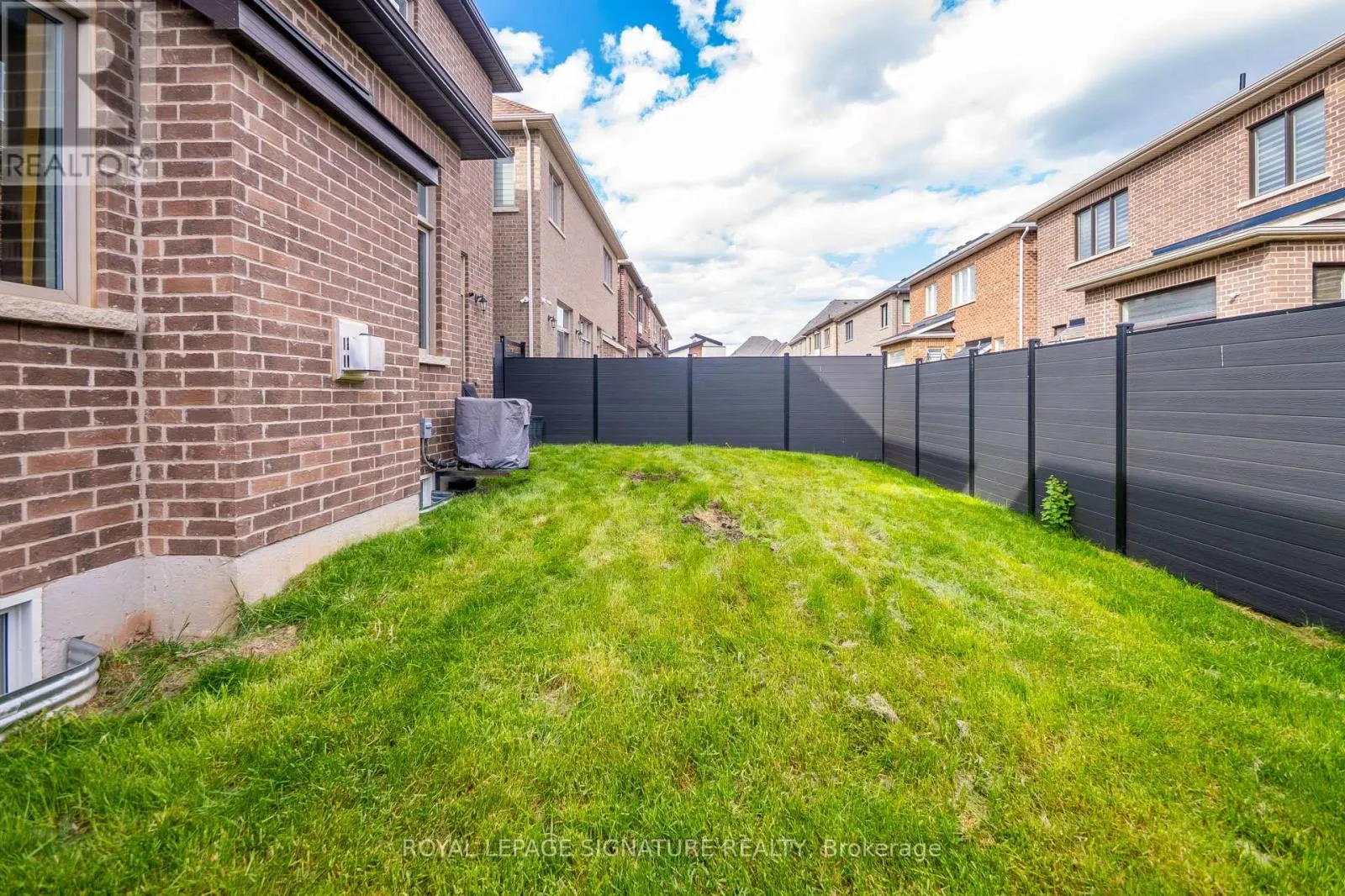 1493 FORD STRATHY CRESCENT