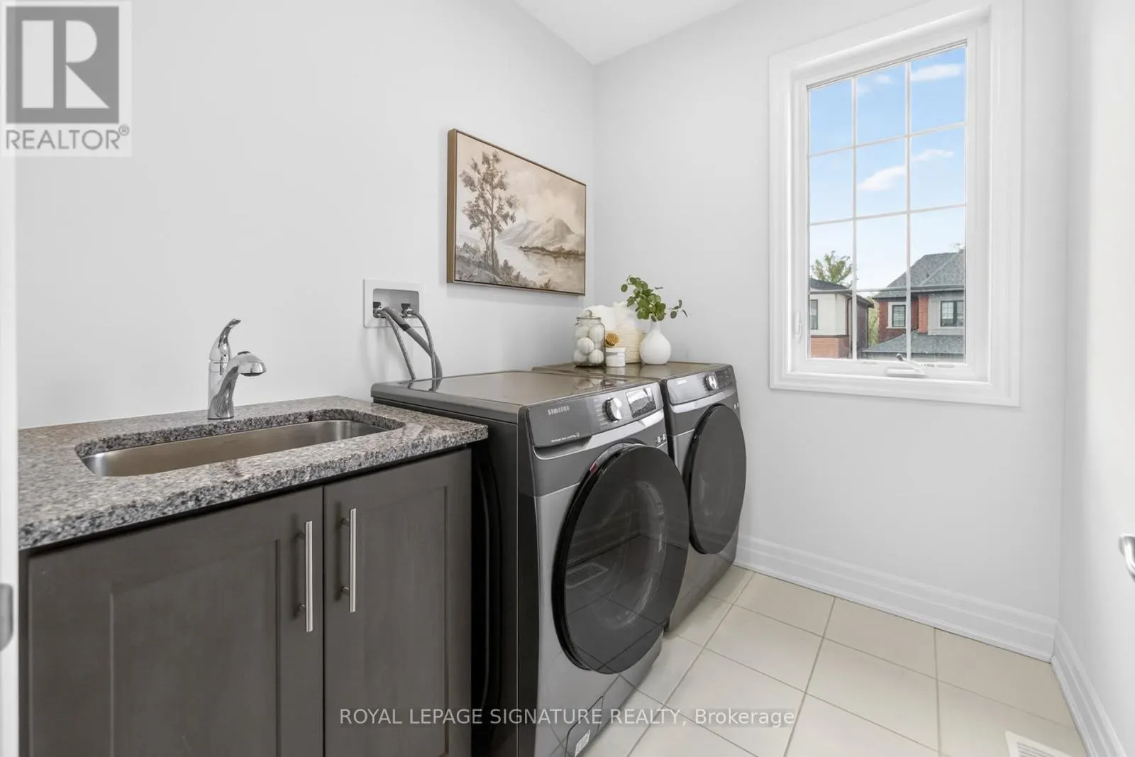 1493 FORD STRATHY CRESCENT