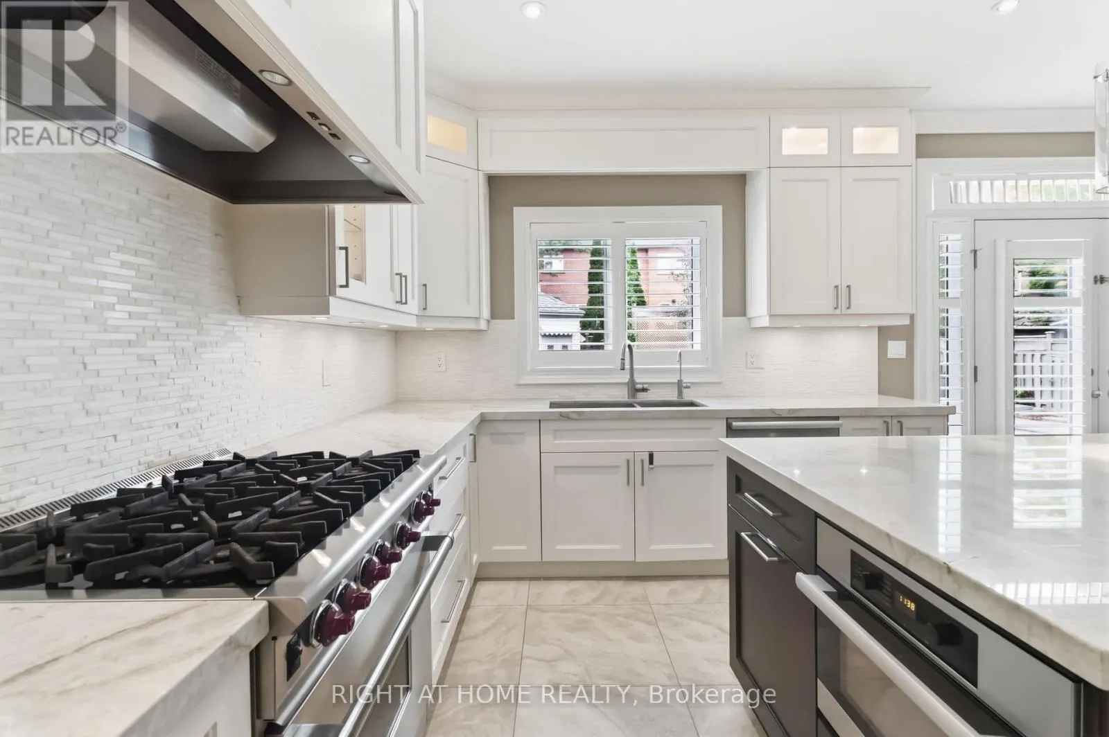 1213 LINDENROCK DRIVE