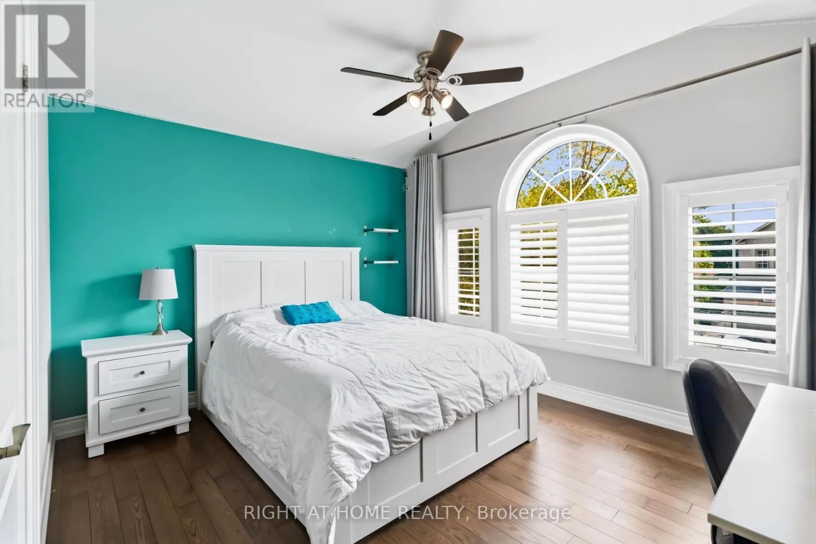 1213 LINDENROCK DRIVE