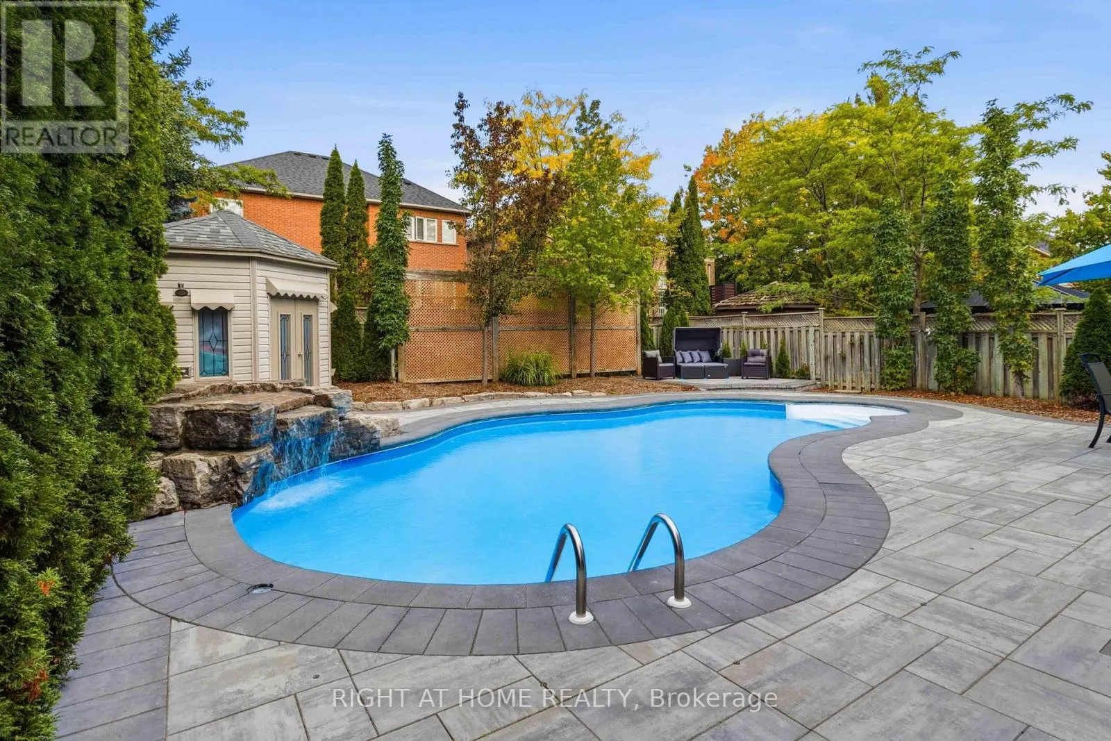 1213 LINDENROCK DRIVE