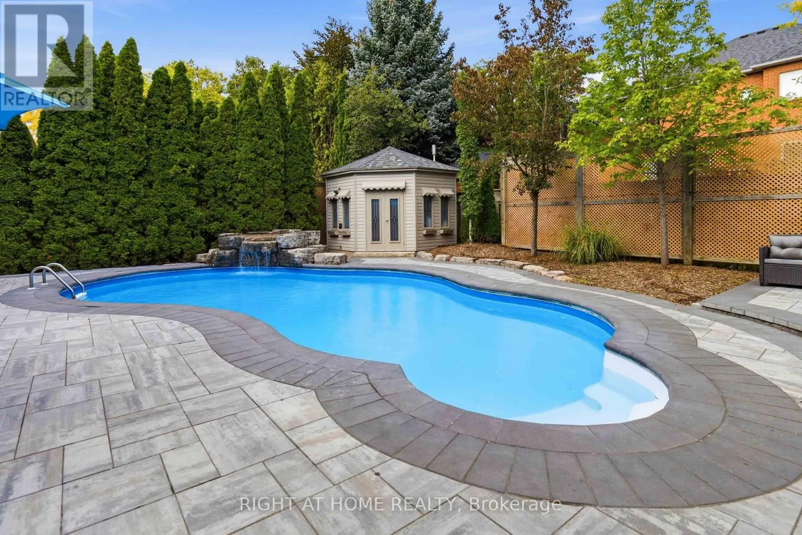 1213 LINDENROCK DRIVE