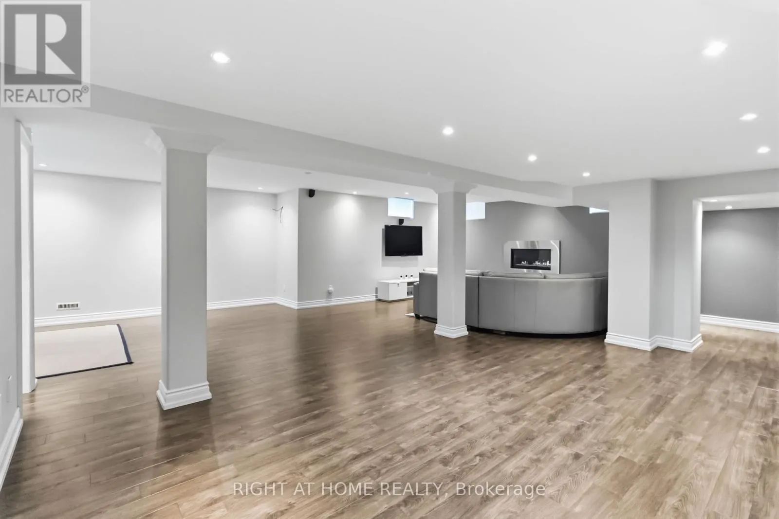 1213 LINDENROCK DRIVE
