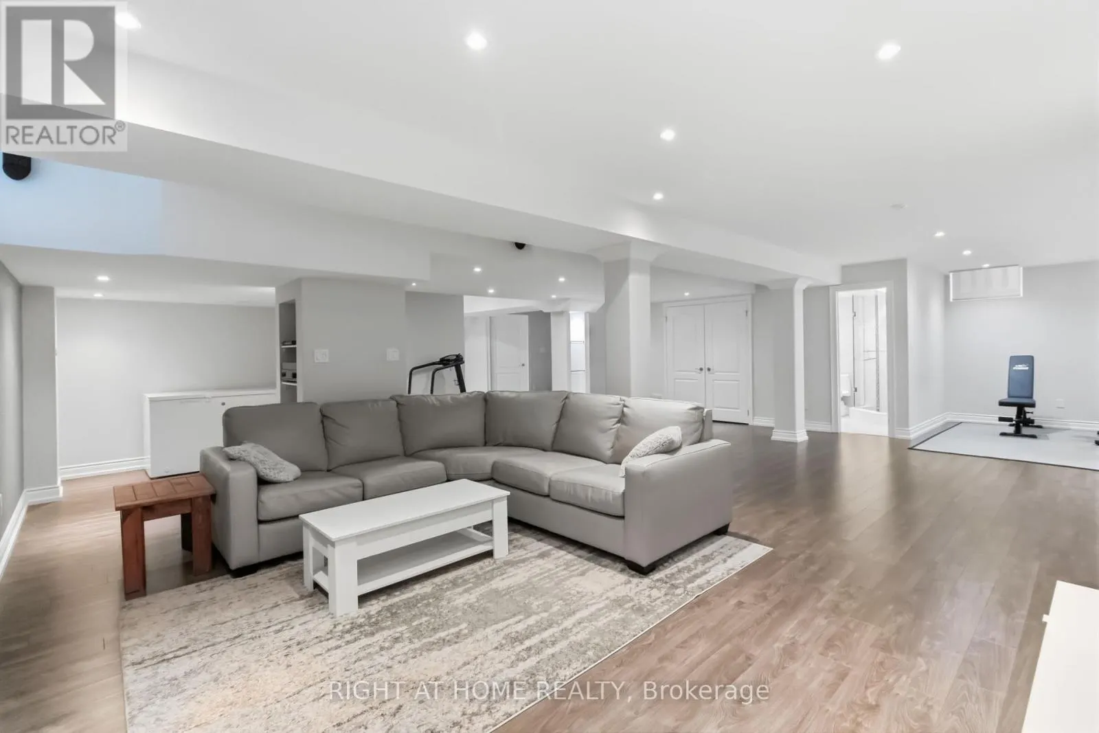 1213 LINDENROCK DRIVE