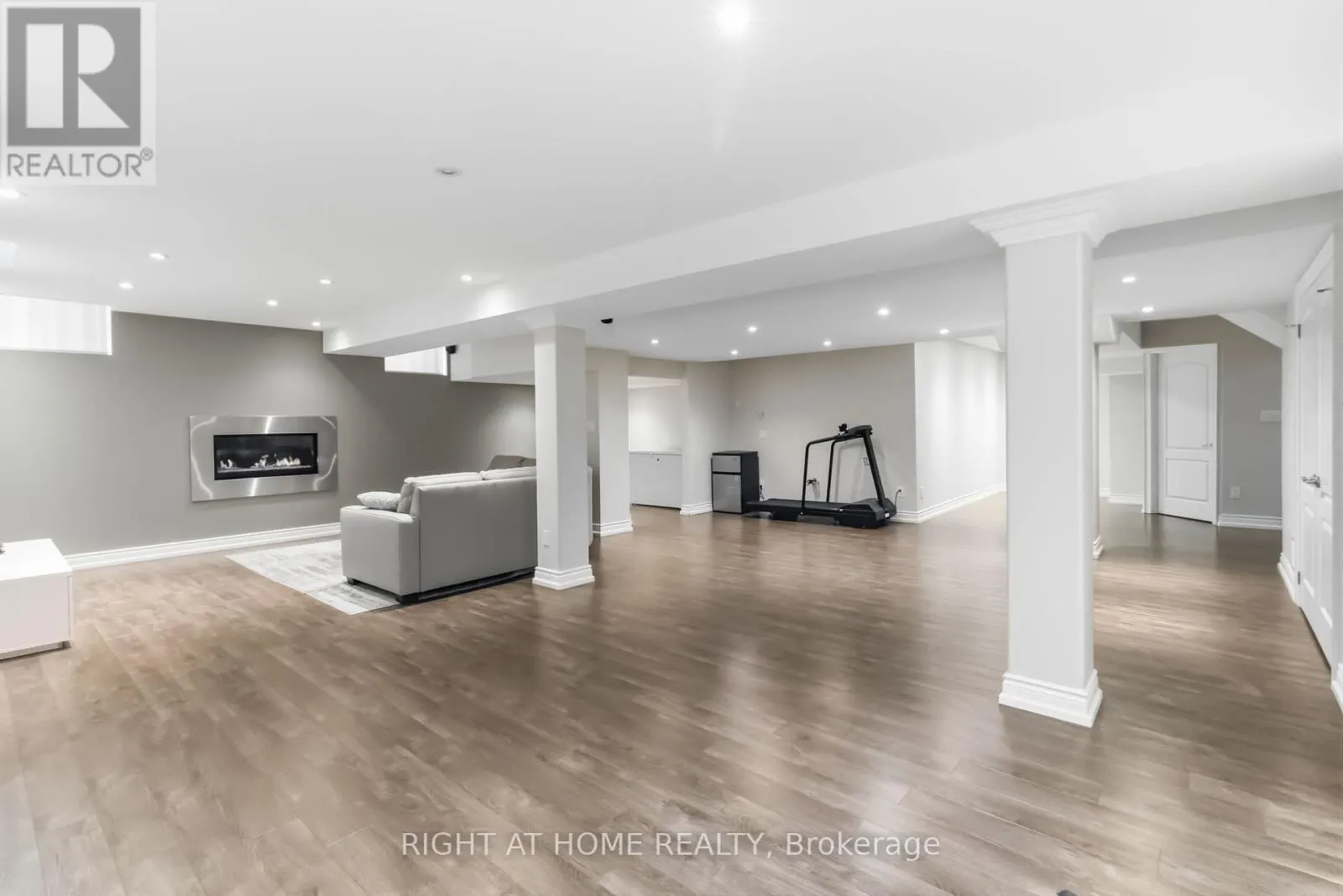 1213 LINDENROCK DRIVE