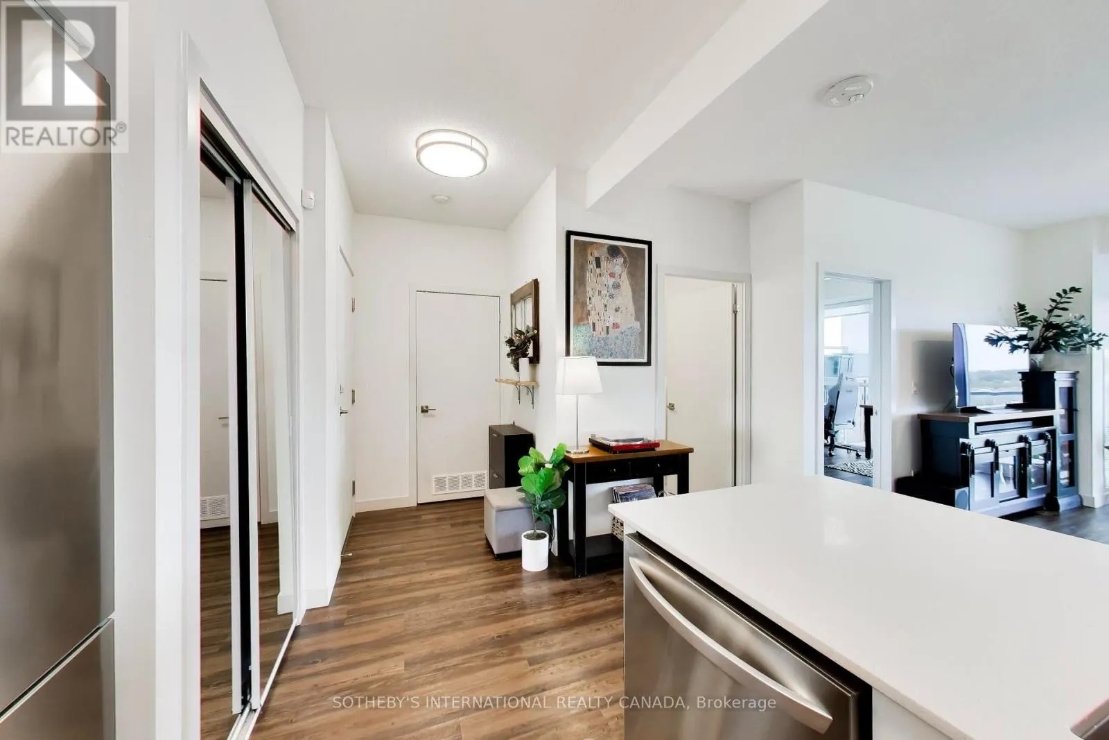 1009 - 2081 FAIRVIEW STREET