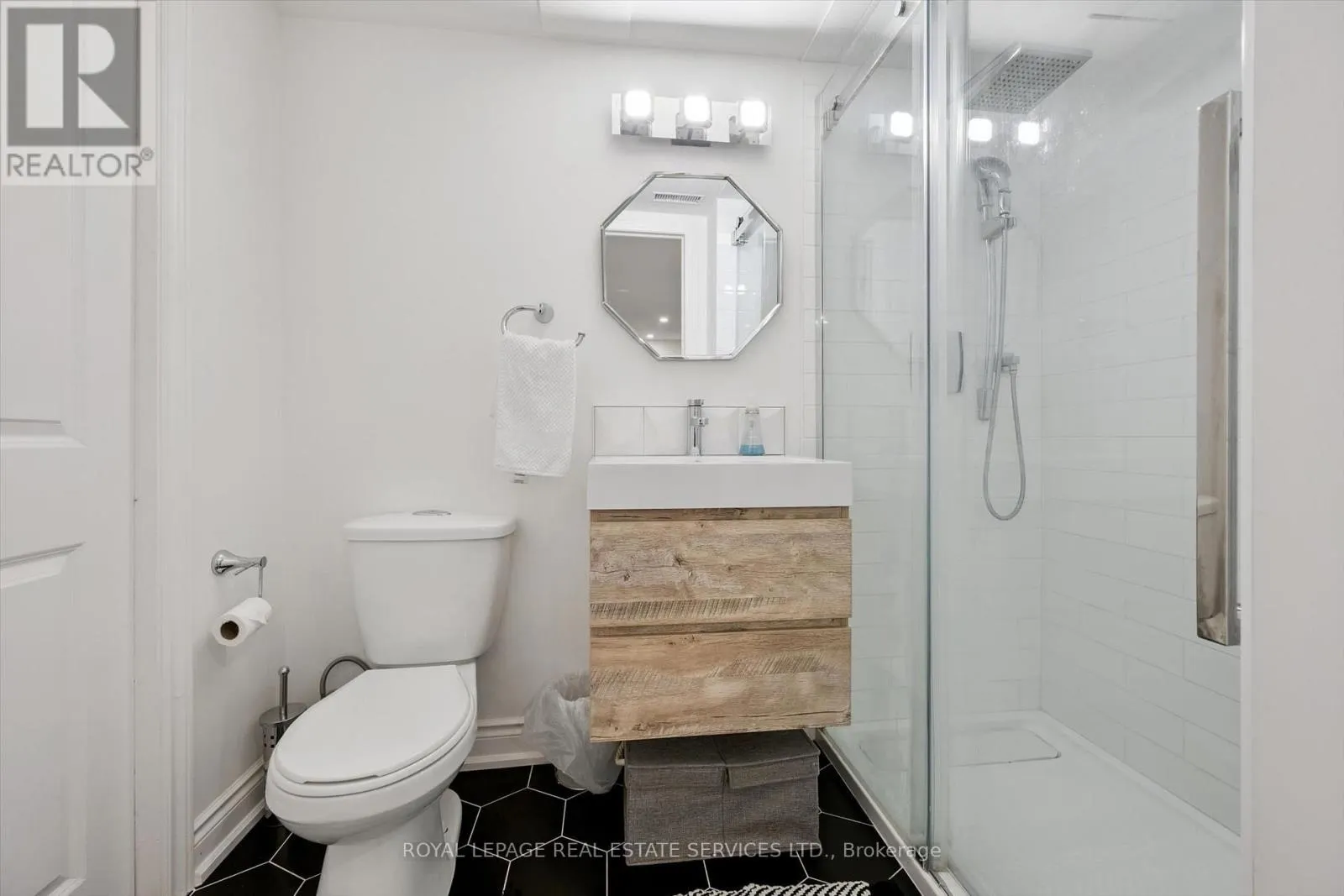 360 RIVER OAKS BOULEVARD W