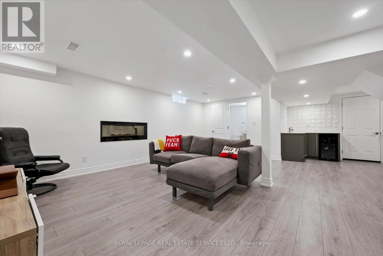 360 RIVER OAKS BOULEVARD W