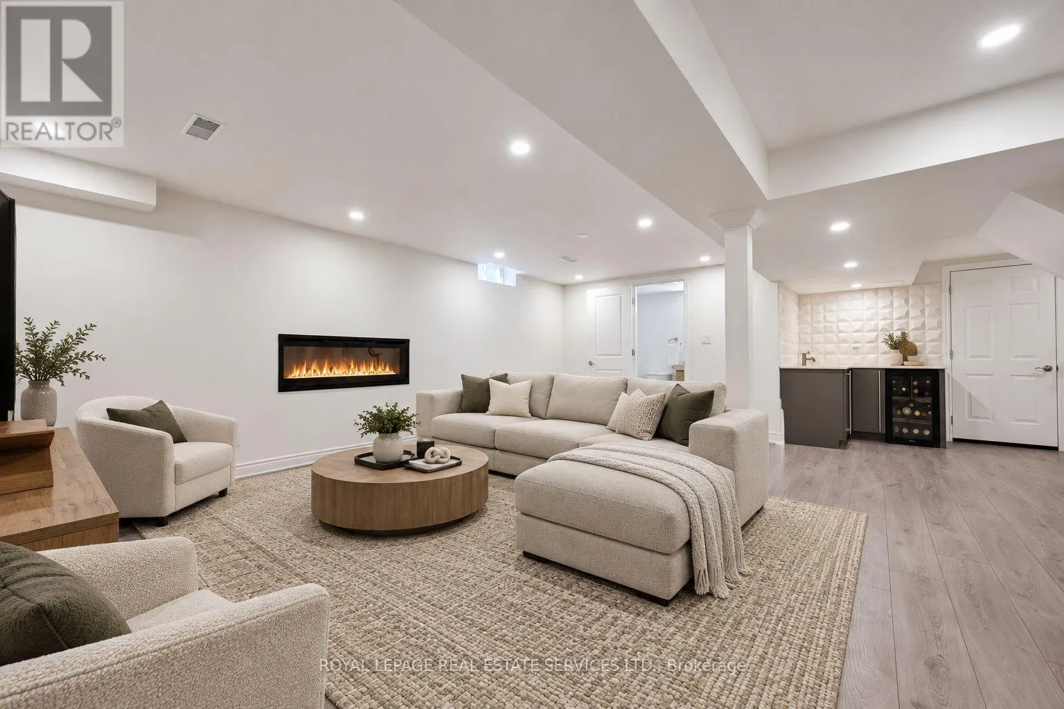 360 RIVER OAKS BOULEVARD W