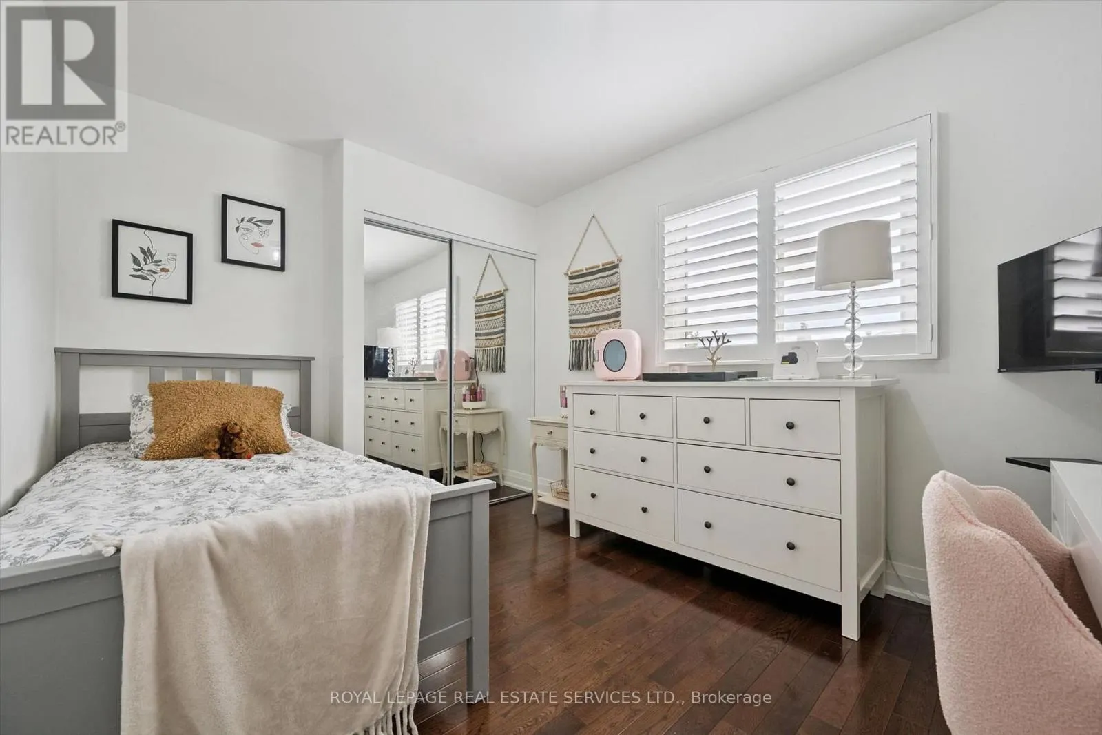 360 RIVER OAKS BOULEVARD W