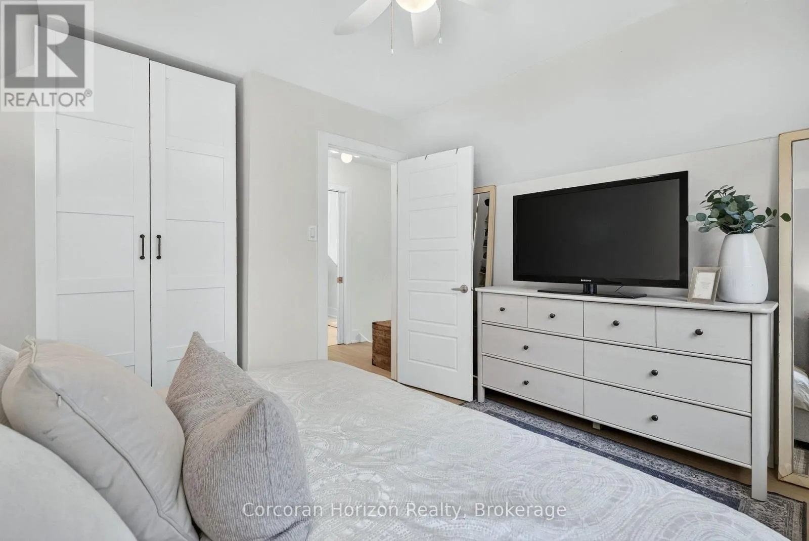 2223 GLENWOOD SCHOOL DRIVE