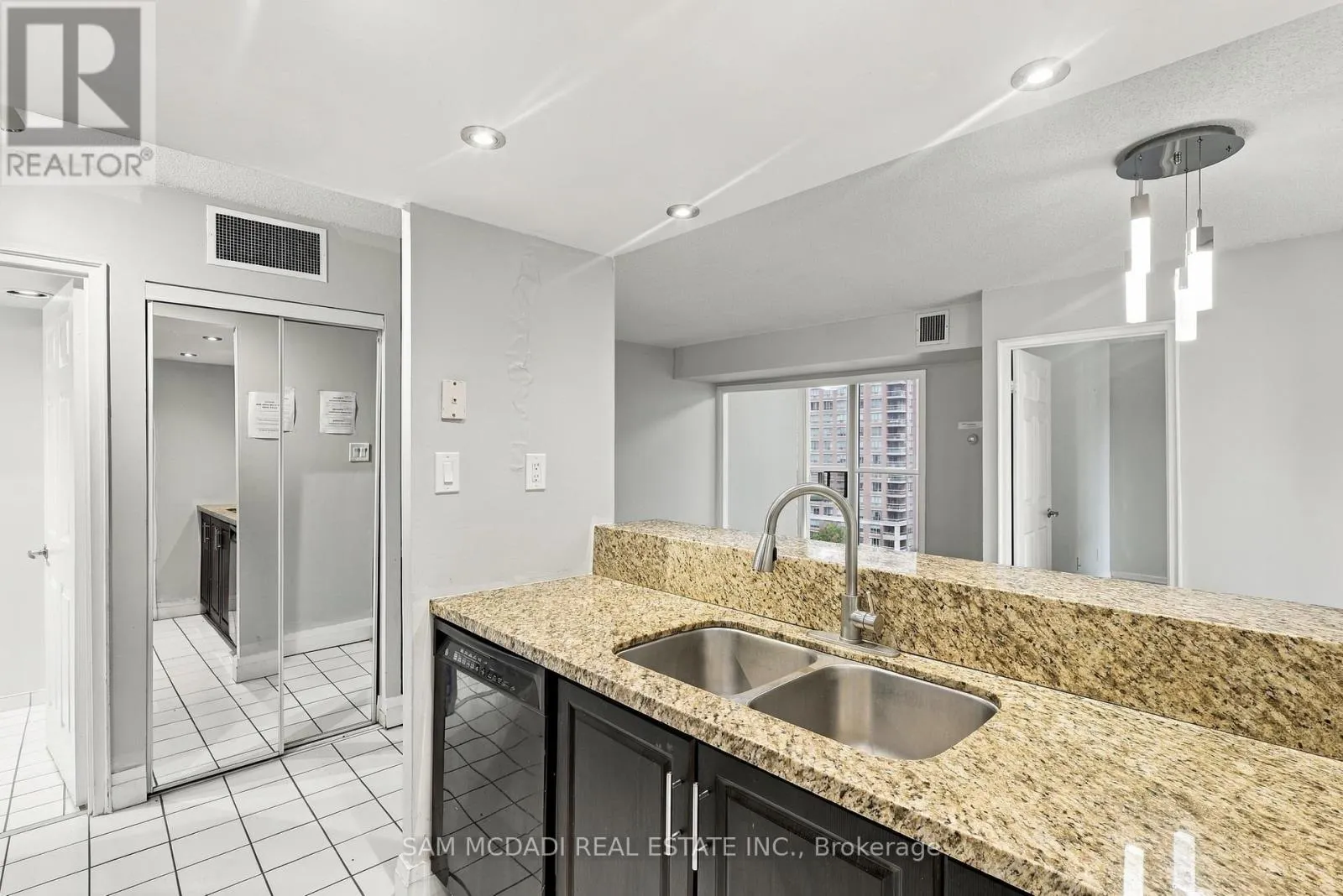 903 - 265 ENFIELD PLACE