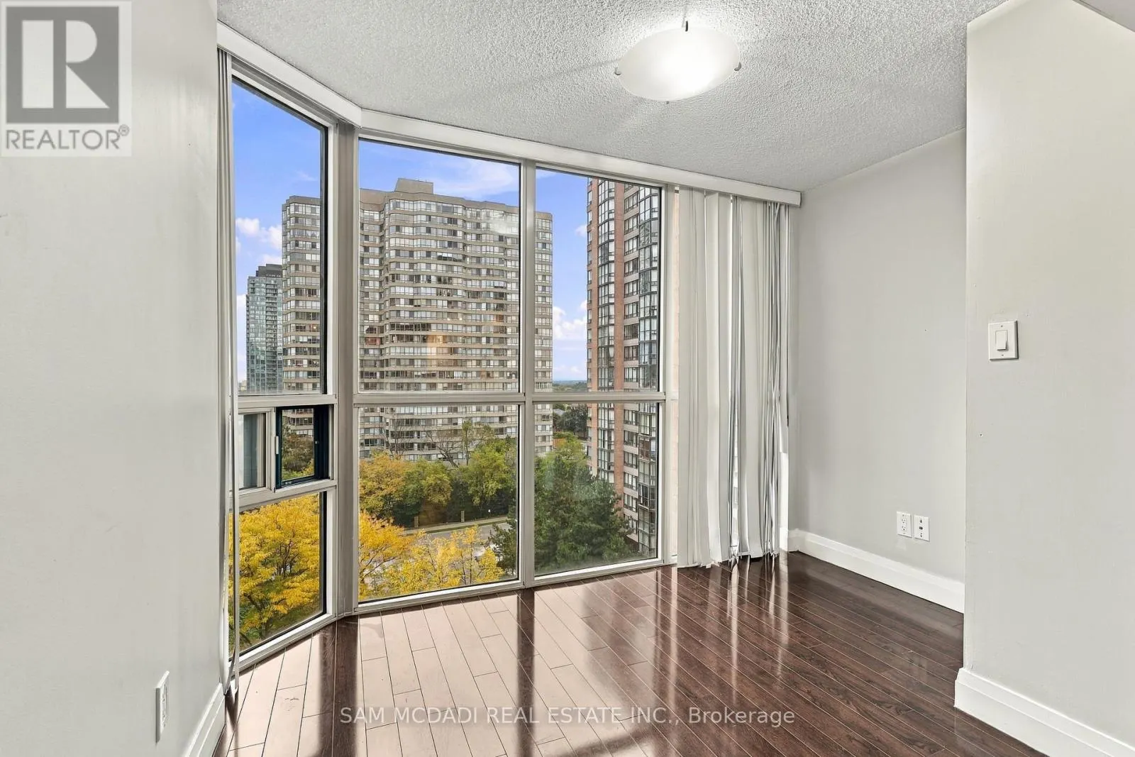 903 - 265 ENFIELD PLACE
