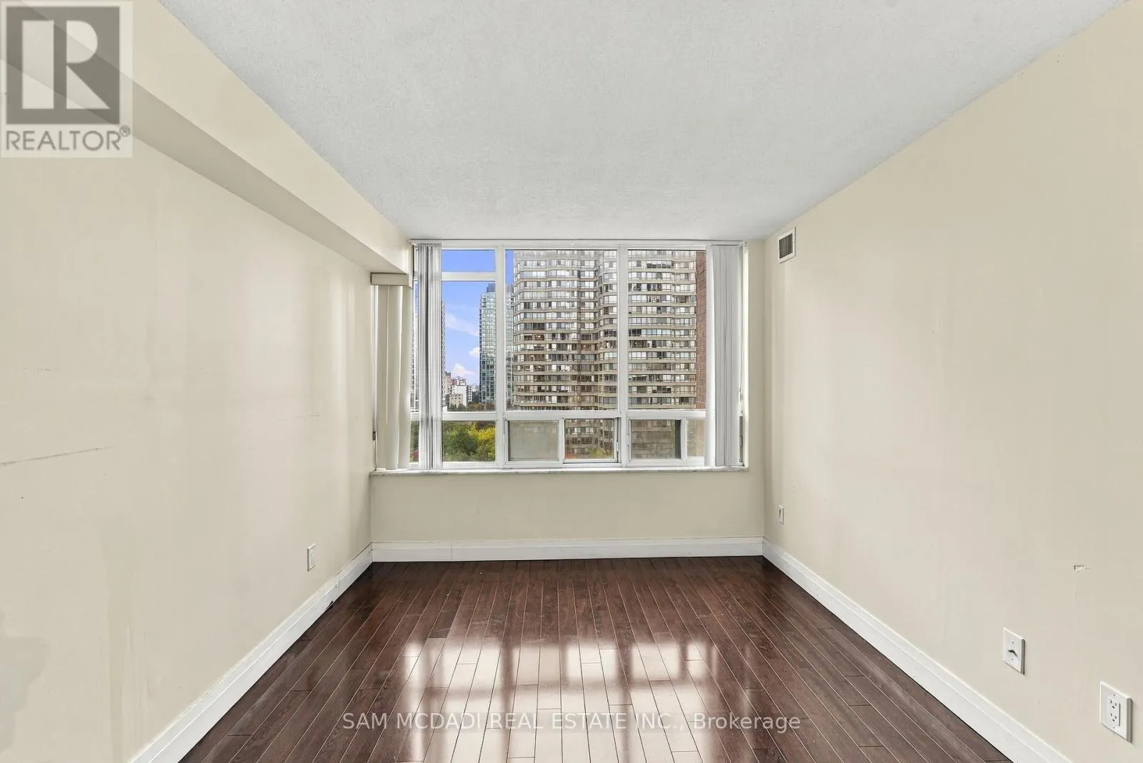 903 - 265 ENFIELD PLACE