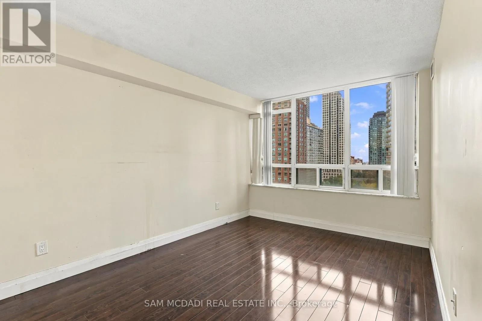 903 - 265 ENFIELD PLACE