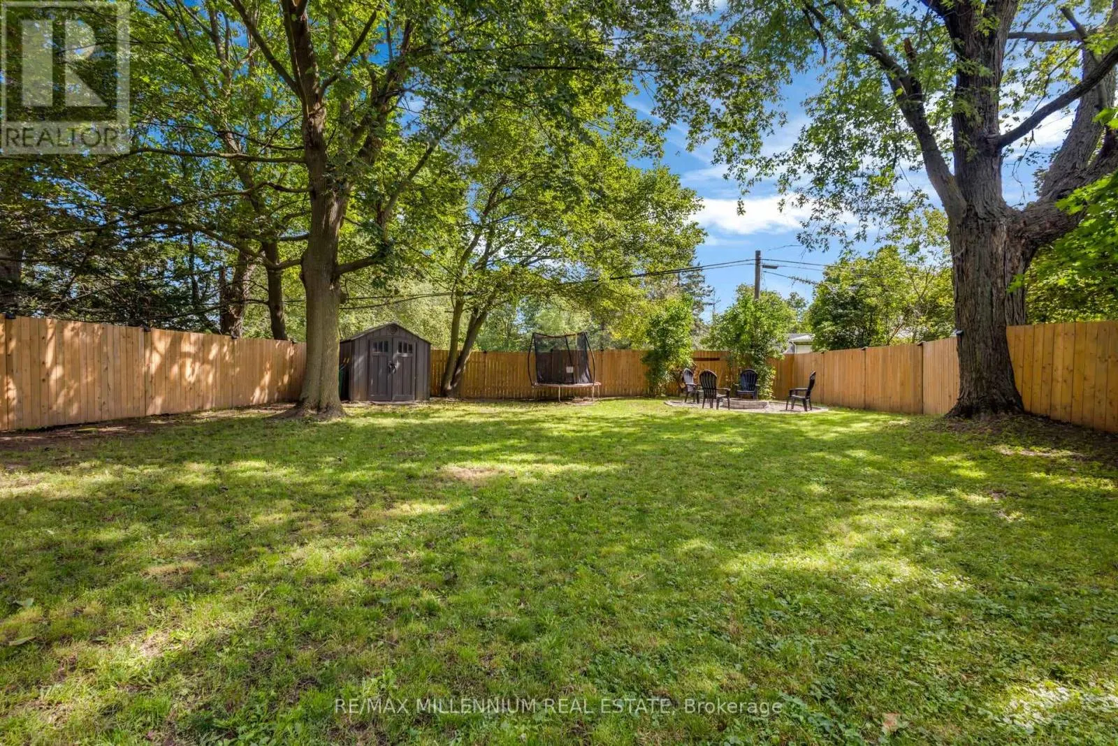 1537 QUEEN STREET E