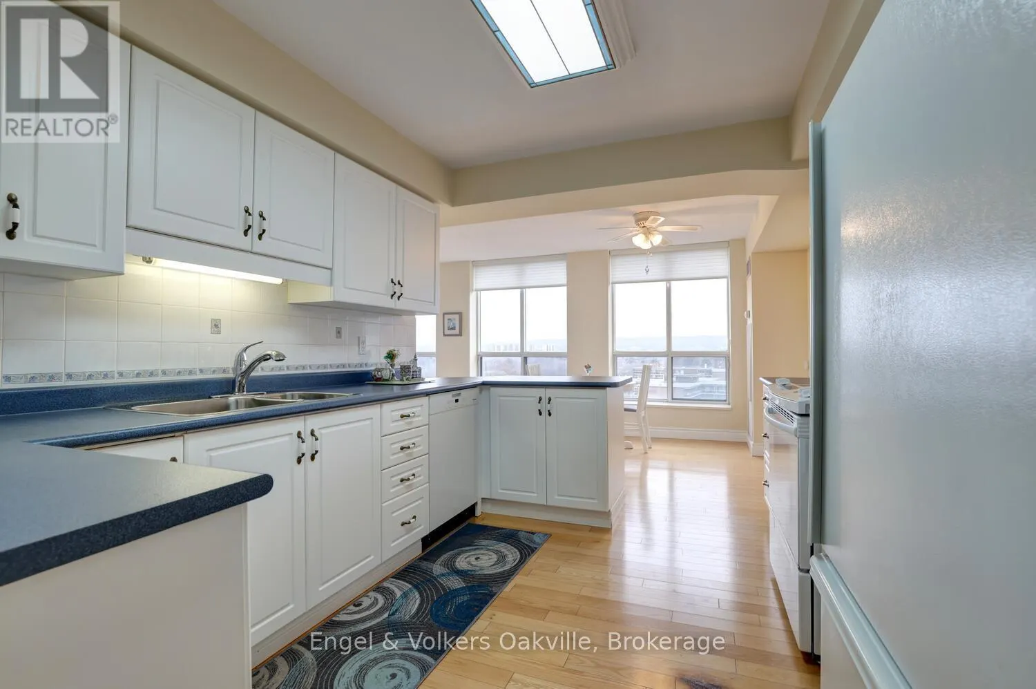 1402 - 442 MAPLE AVENUE #1402