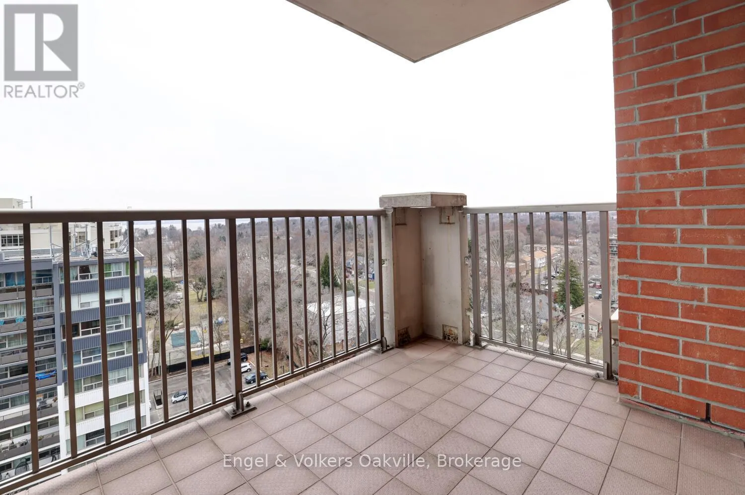 1402 - 442 MAPLE AVENUE #1402