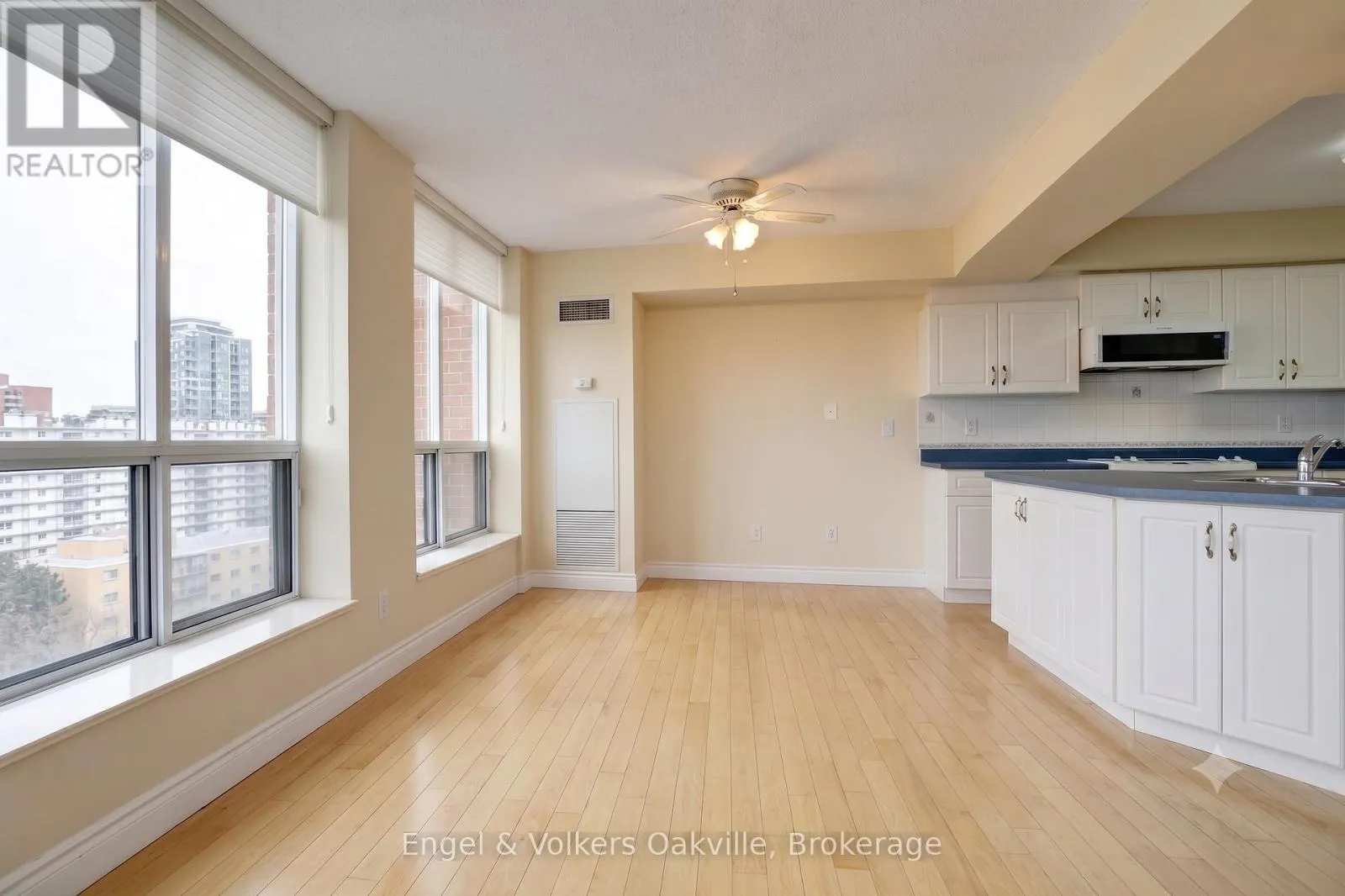 1402 - 442 MAPLE AVENUE #1402