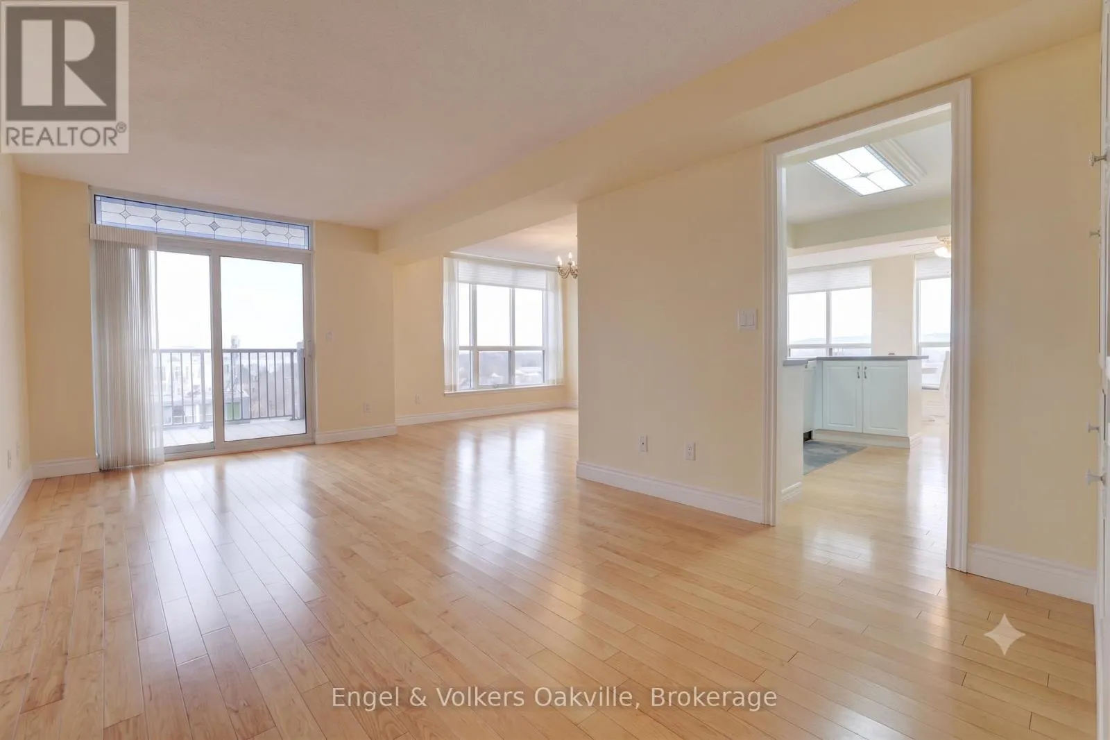 1402 - 442 MAPLE AVENUE #1402