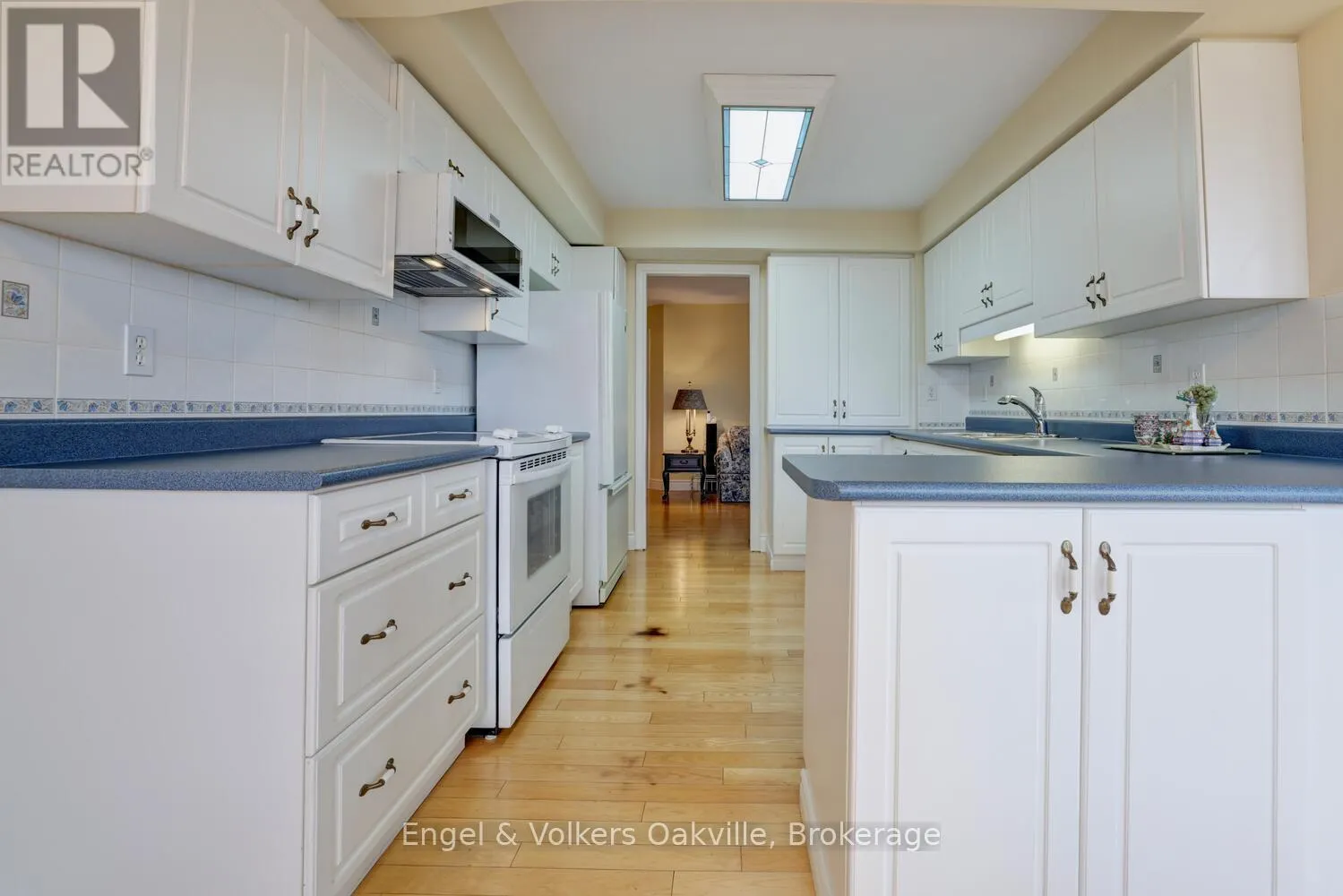 1402 - 442 MAPLE AVENUE #1402