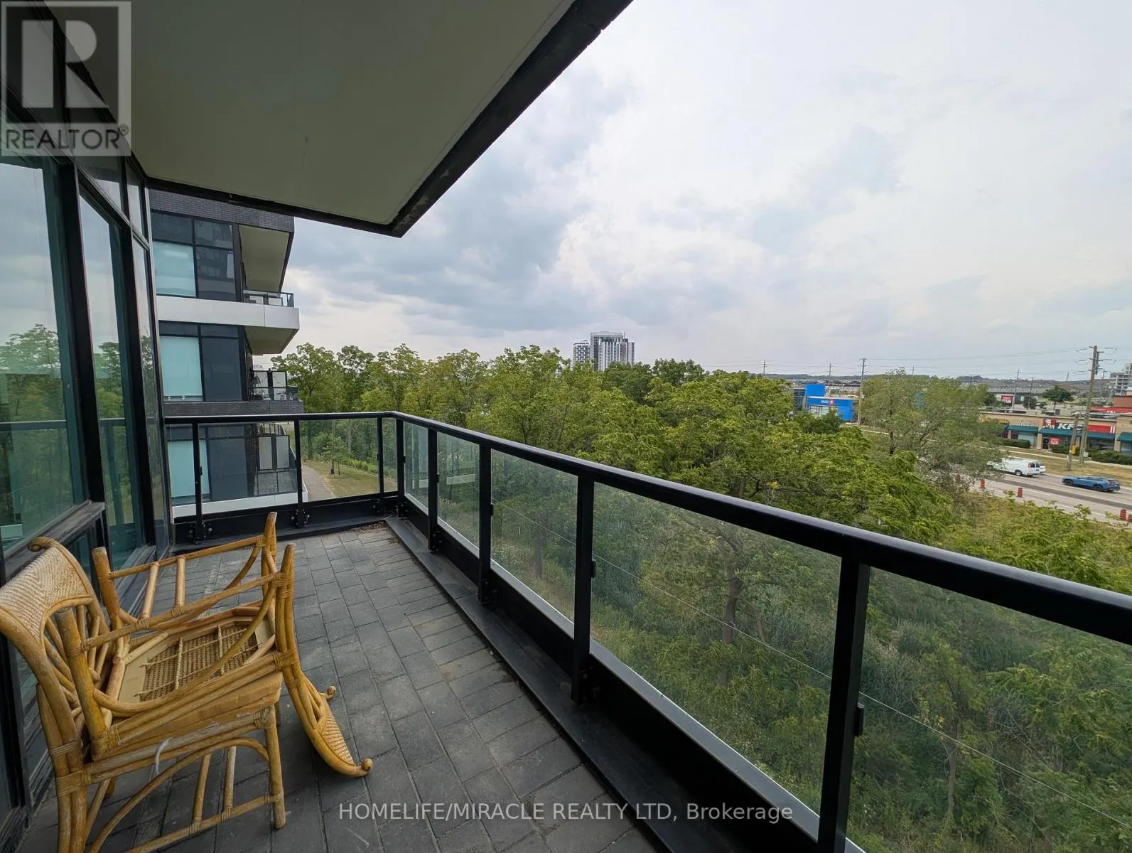 310 - 297 OAK WALK DRIVE