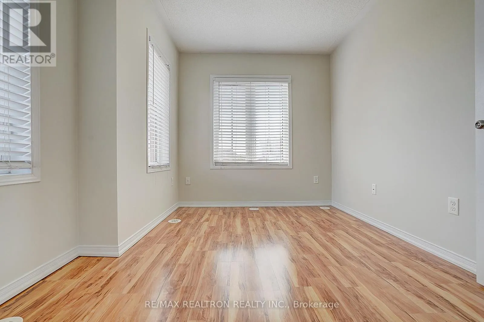 16 - 2492 POST ROAD