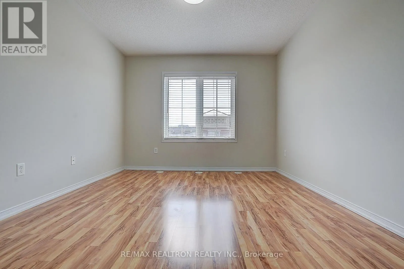 16 - 2492 POST ROAD