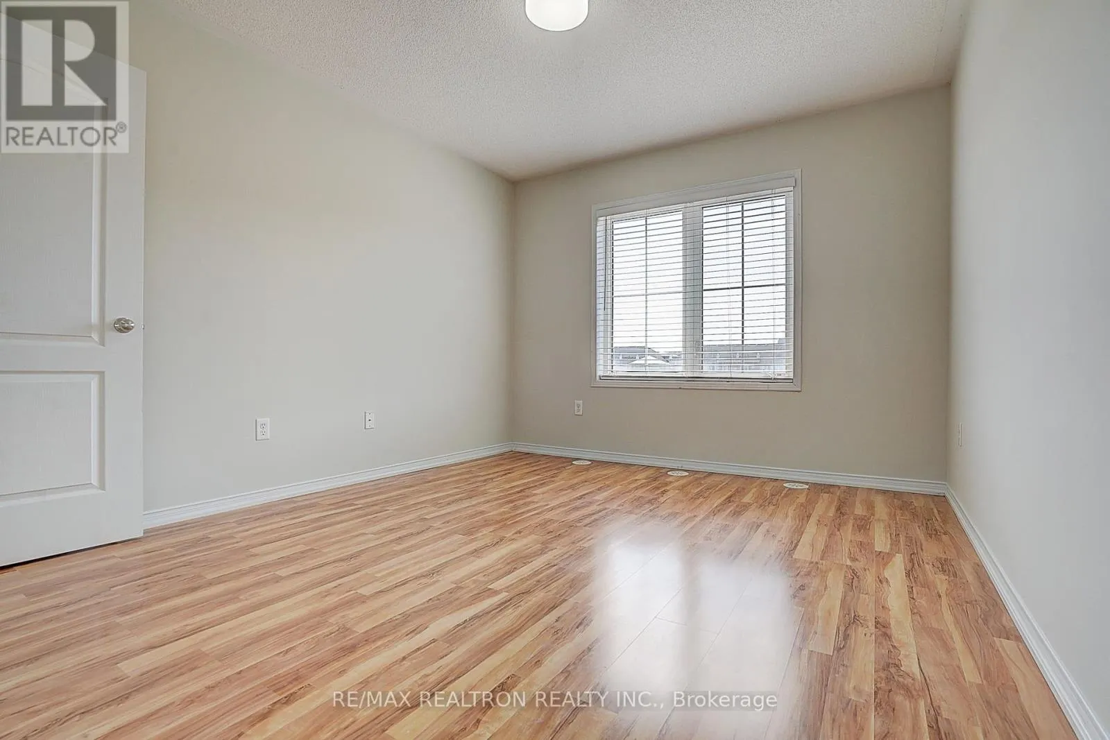 16 - 2492 POST ROAD