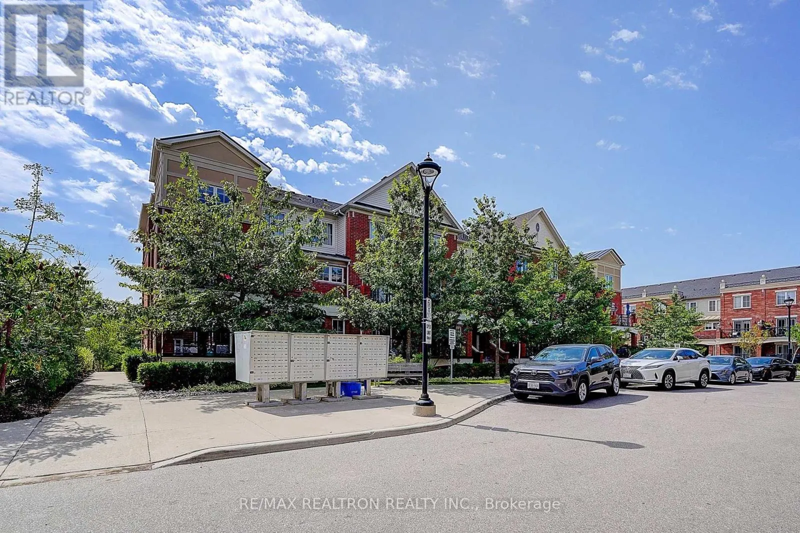 16 - 2492 POST ROAD