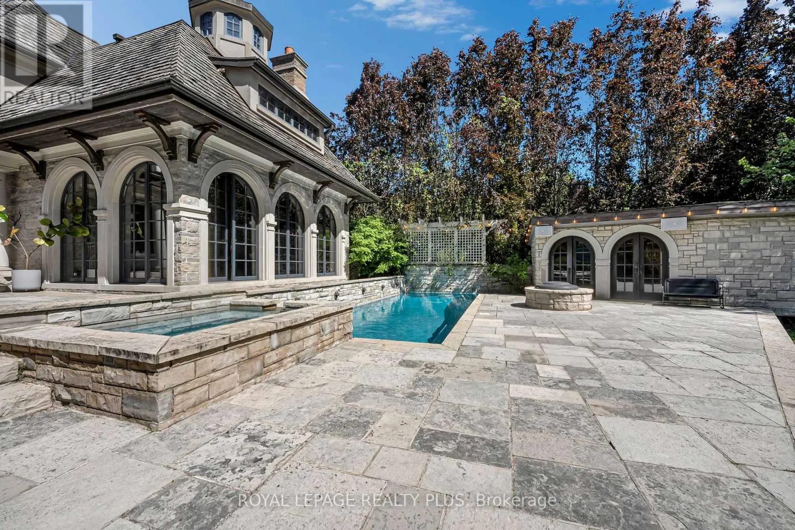 1476 CARMEN DRIVE