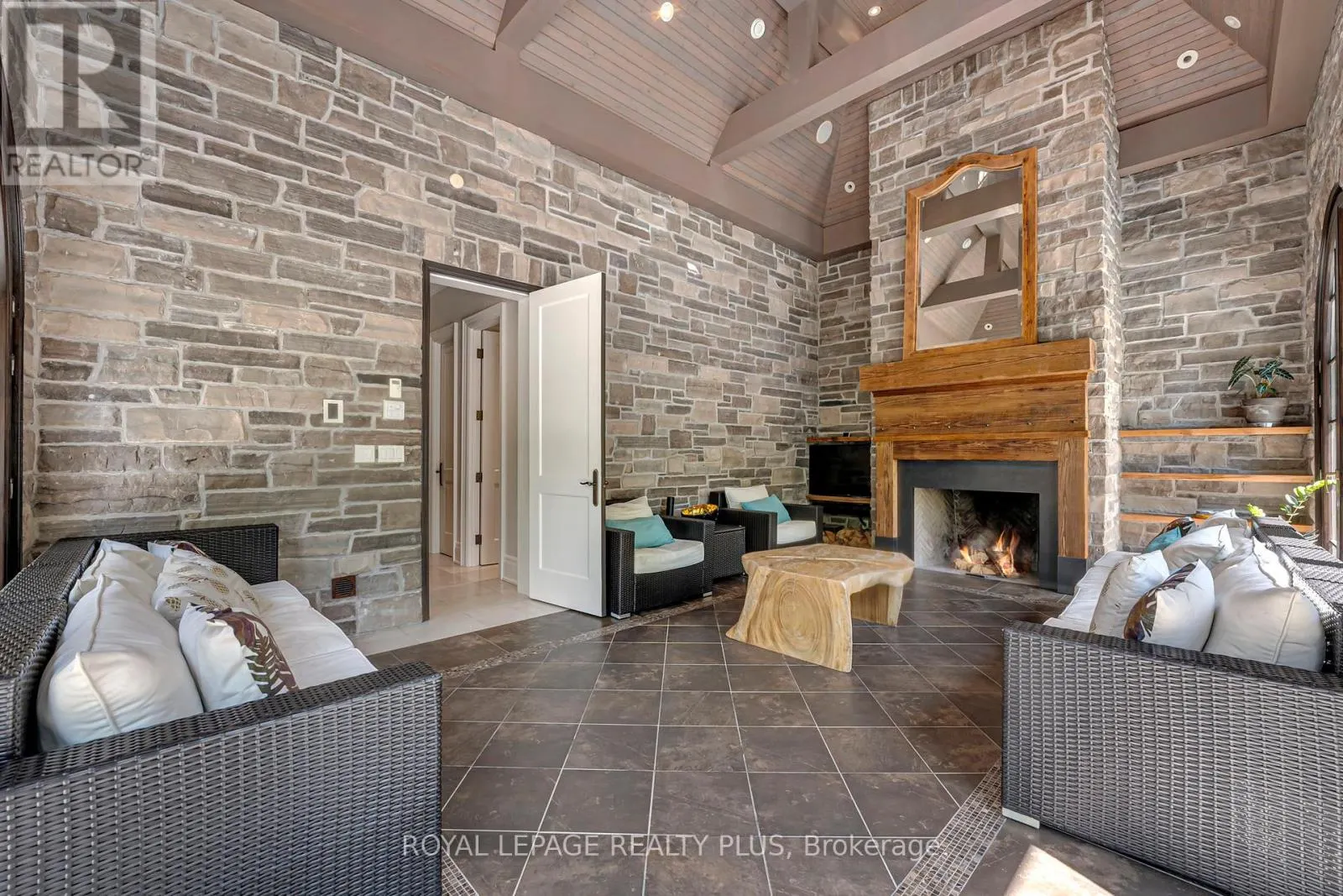 1476 CARMEN DRIVE