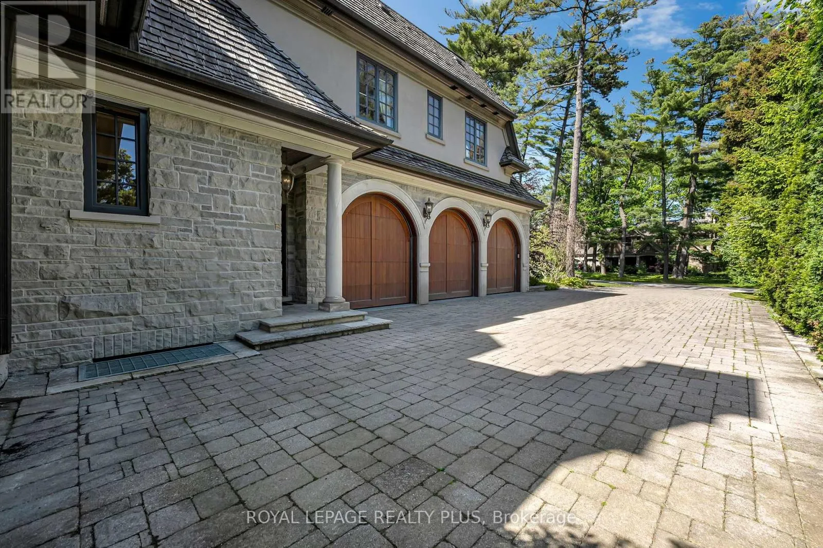 1476 CARMEN DRIVE