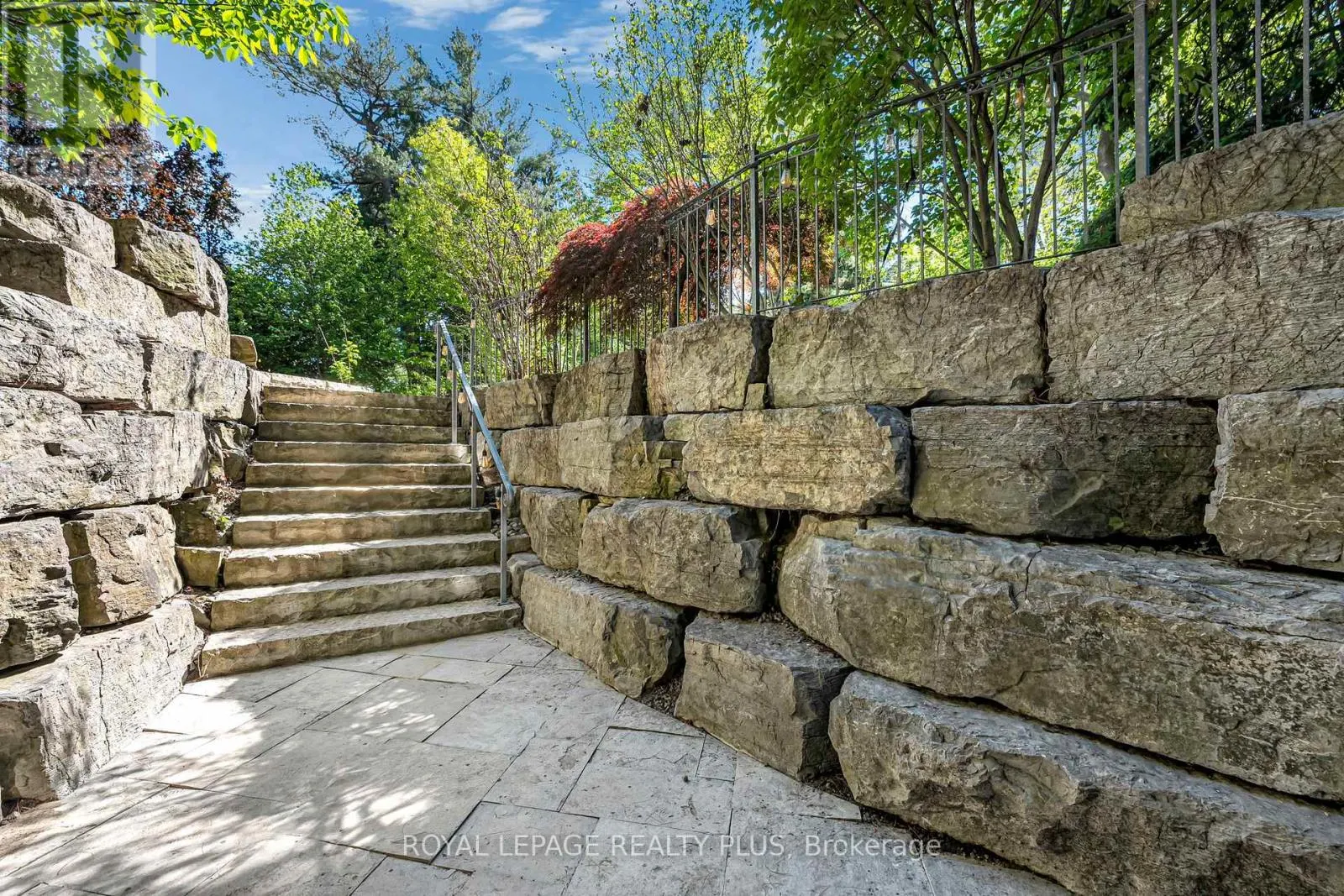 1476 CARMEN DRIVE