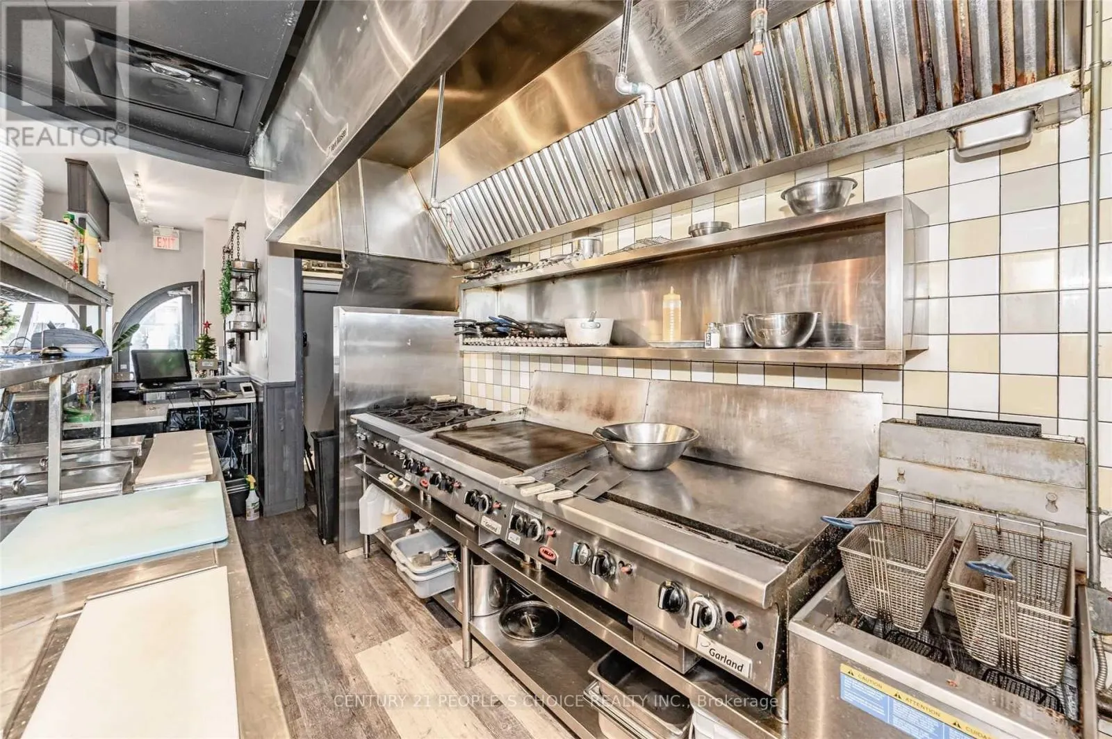337 LAKESHORE ROAD E