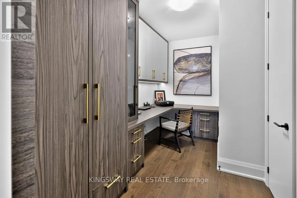 301 - 55 PORT STREET E