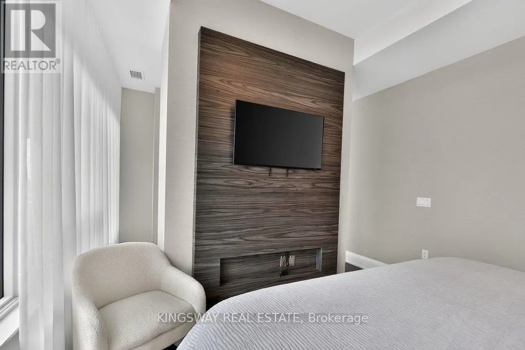 301 - 55 PORT STREET E