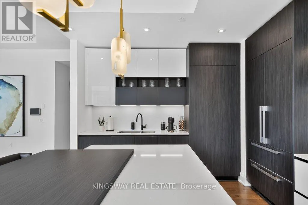 301 - 55 PORT STREET E