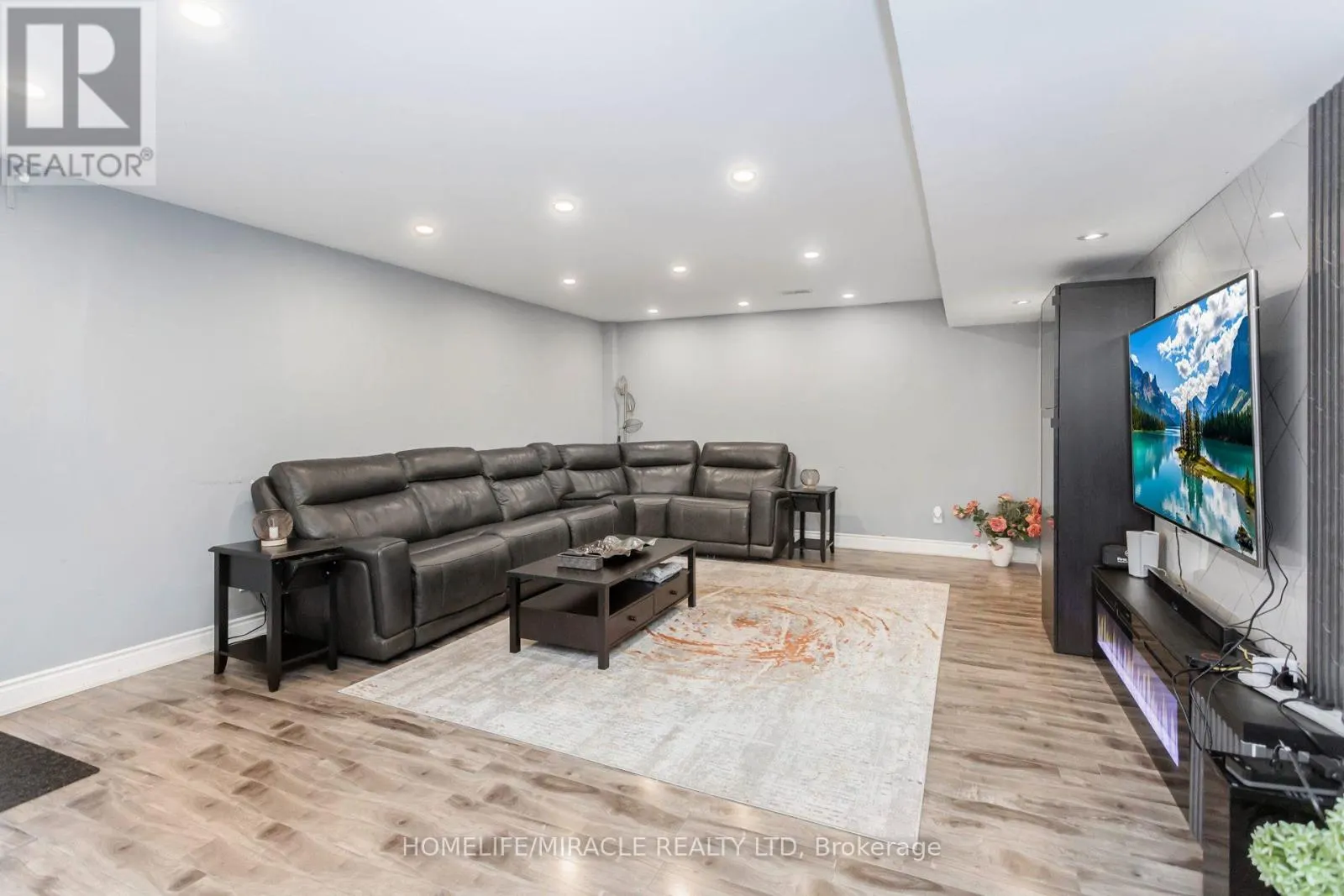 452 NAIRN CIRCLE